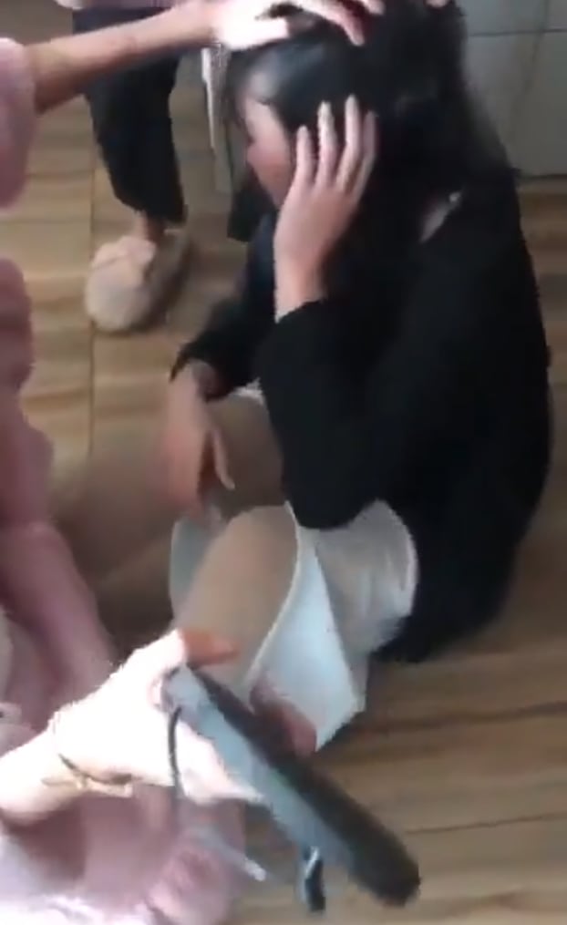 【换妻自拍】2对夫妻玩换妻游戏 精对白精彩