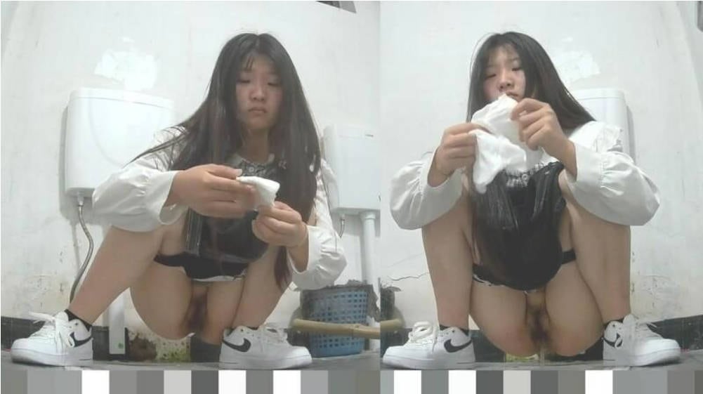 学校附近的小吃店女厕偷拍多位粉嫩的学生妹尿尿