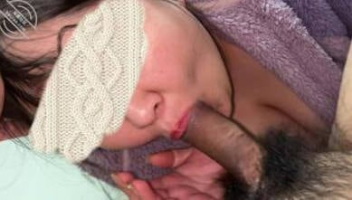 乱伦大神【我的巨乳亲表姐】钻石贴②，教我姐足口交的精髓，最后打桩内射，全程无尿点