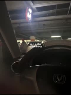 江西地下车库一对年轻情侣户外露出野战被偷拍视频流出！俊男靓女在地下车库寻找刺激，本来以为没有人看到，不是真的想要给人看，但是没想到让老六背刺了！背后的车里竟然有人，还将两人做爱过程给拍摄了下来！好家伙妹子这身材是真的爽！后入的时候看起来就过瘾，这哥们太有福了！