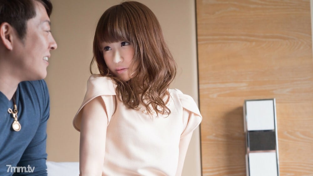 396-SARA-01这样的女孩正在申请......冲击第一枪蚀刻Sara
